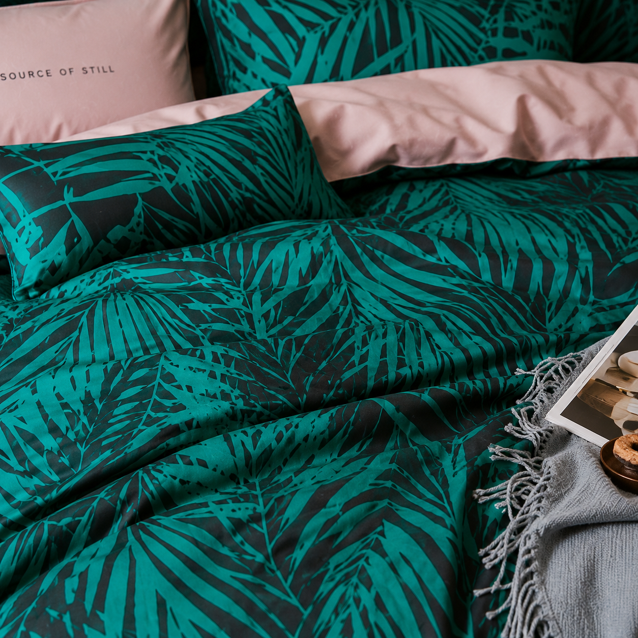 Bright Flamingo Leaf - Emerald Palm Retreat Egyptian Cotton Bedding Set