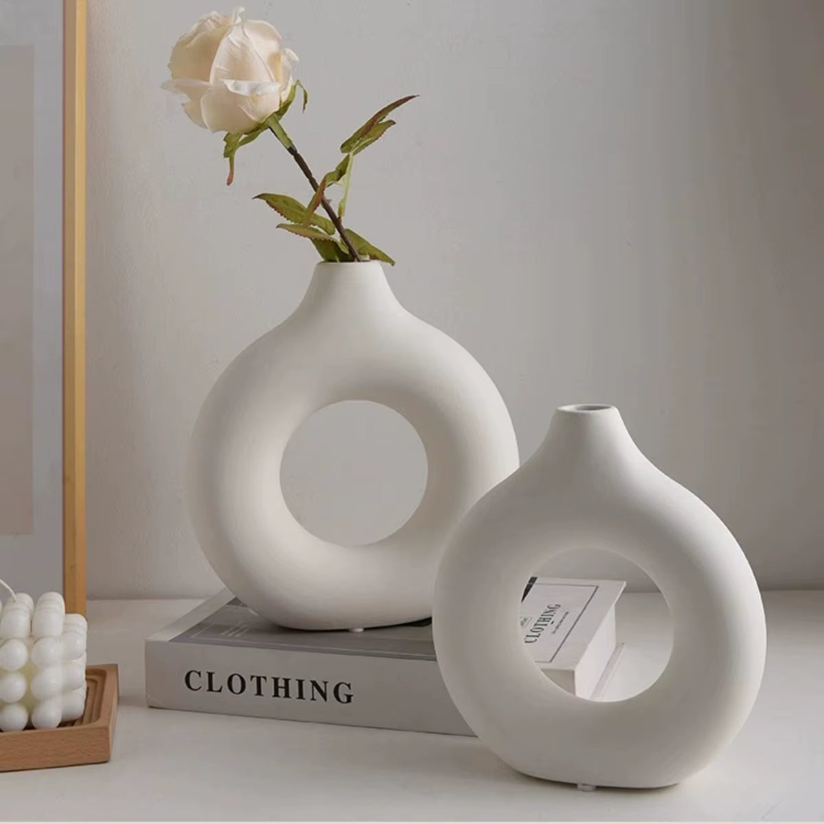 1Pc Imitation Ceramic Pure White Vase Decorative Vase Single Branch Flower Arranging Ornament Donut Design Flowerpot Table Decor