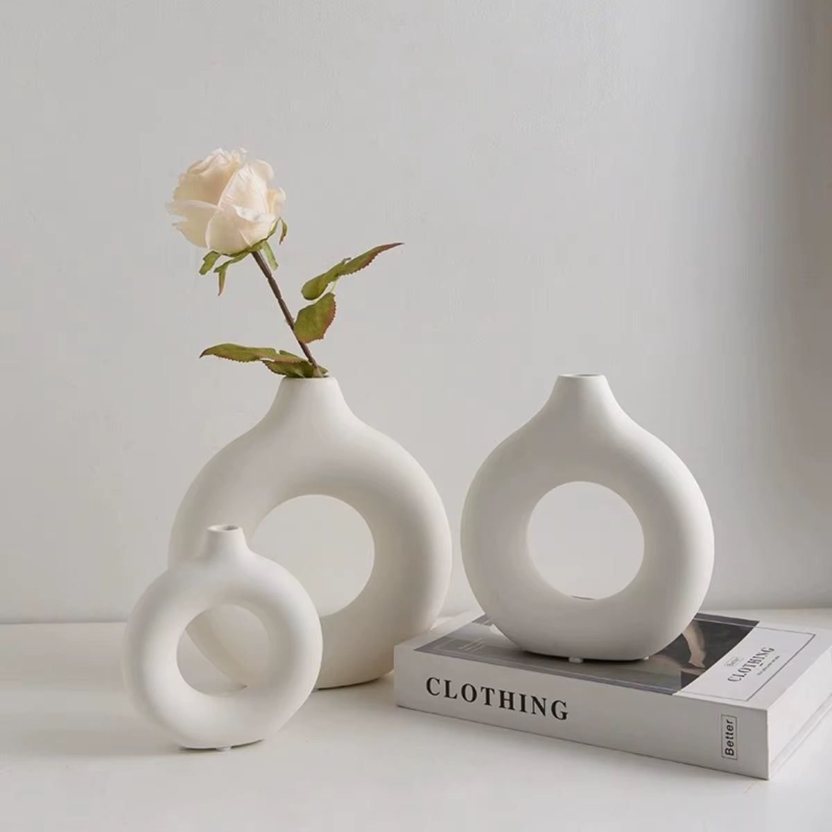 1Pc Imitation Ceramic Pure White Vase Decorative Vase Single Branch Flower Arranging Ornament Donut Design Flowerpot Table Decor